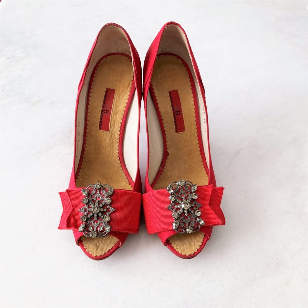 Carolina Herrera red pumps / high heel shoes, peep toe, jewelled buckles ribbon